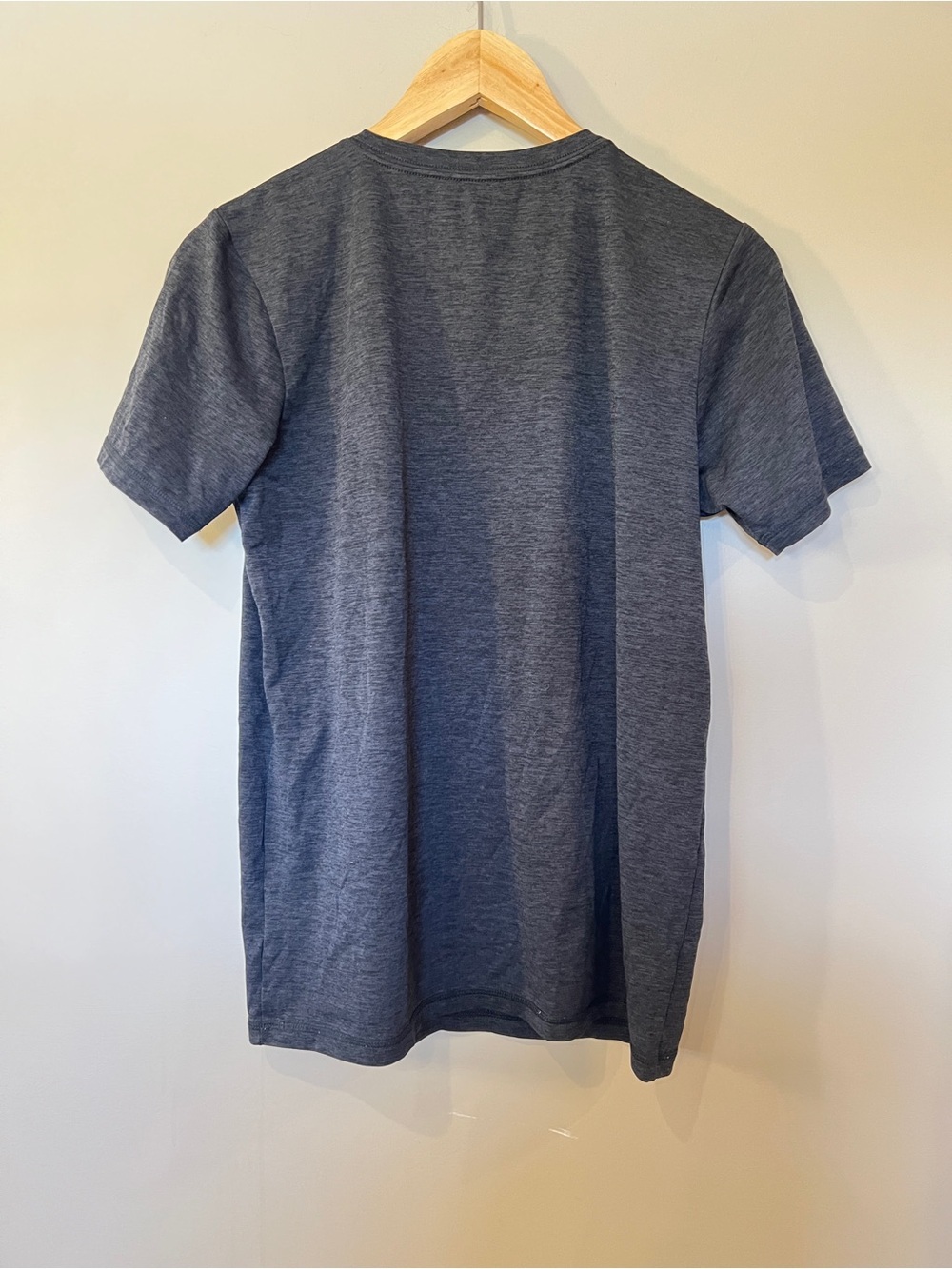 adidas Women’s Gray Heather Reflective Logo Athletic T Shirt Size Large - Picture 3 of 4